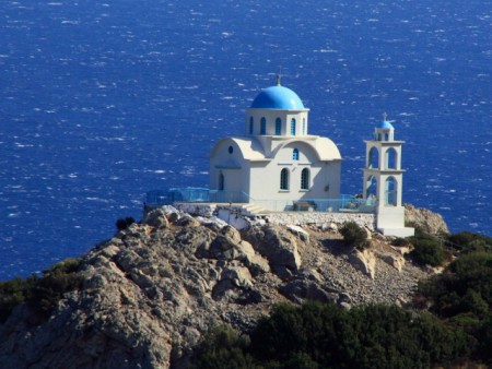 Εκκλησάκι του προφήτη Ηλία στο νησί Ικαρία 